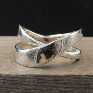 Size 8 Sterling Silver Abstract Criss Cross Design Band Ring Vintage